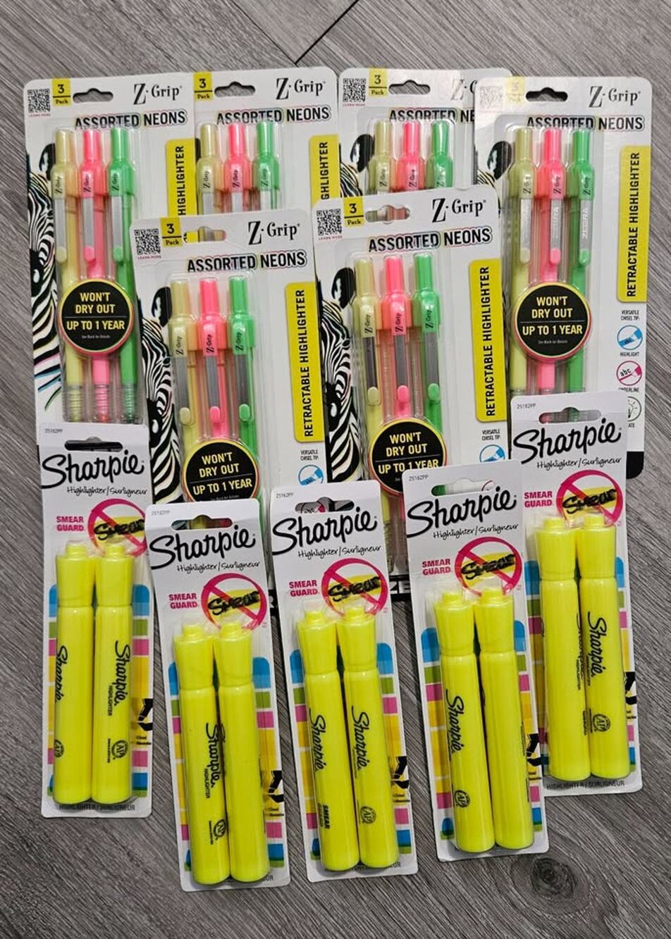New Zebra and Sharpie Highlighters 28 total Neon Yellow Pink Green